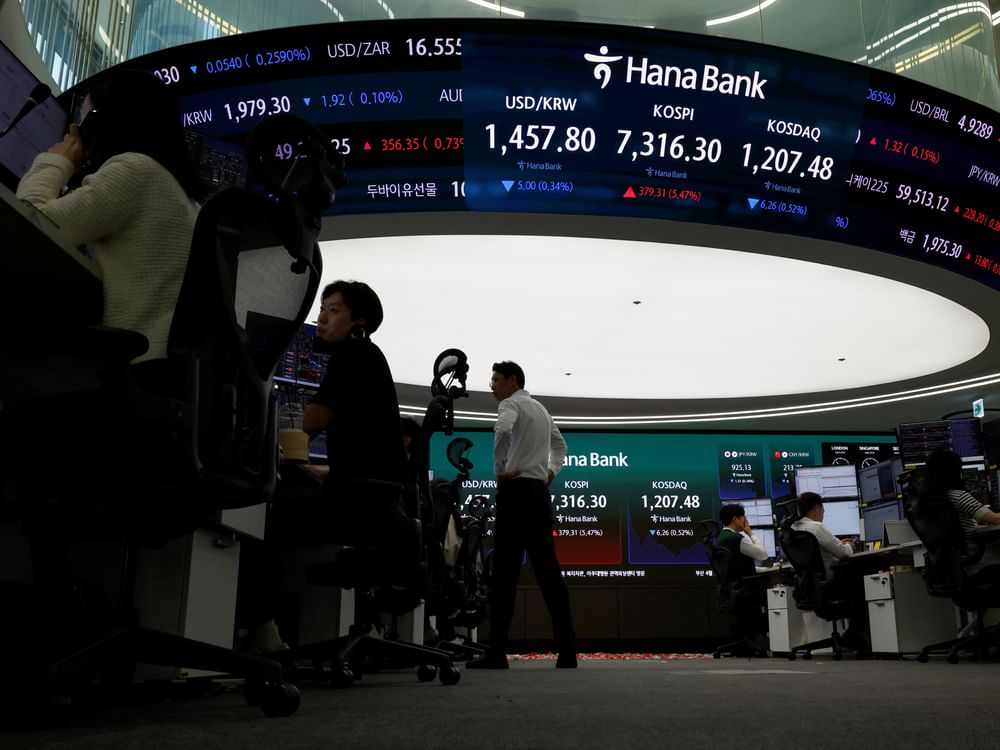 Korean stocks open at record high