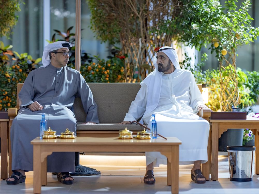 محمد بن راشد يلتقي منصور بن زايد ويبحث معه سبل تعزيز مسيرة التنمية الشاملة في دولة الإمارات