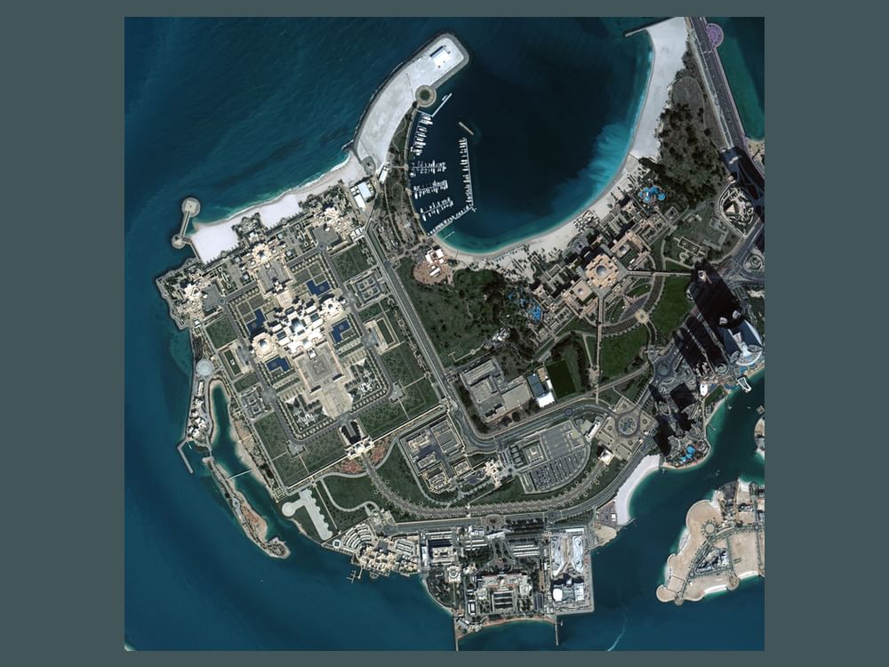 El MBRSC difunde las primeras imágenes de los satélites MBZ-SAT y Etihad-SAT