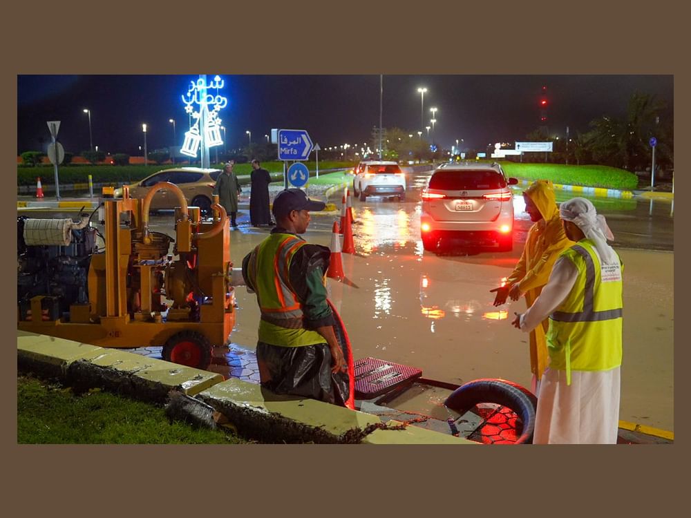 Al Dhafra Region work teams make exceptional efforts to address weather conditions