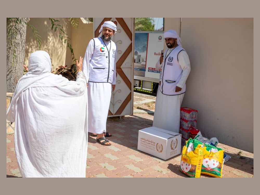 "الأعمال الخيرية العالمية" توزع طروداً غذائية وكوبونات على الأسر المتعففة بقيمة 3 ملايين درهم 