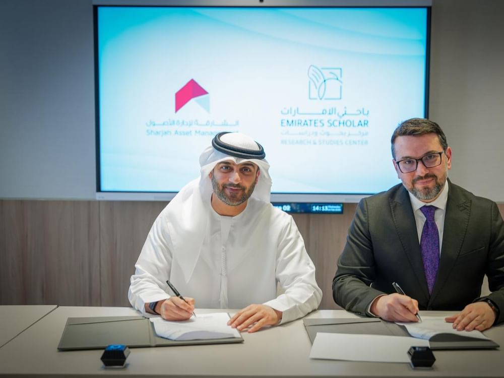 الشارقة لإدارة الأصول ومركز باحثي الإمارات يتعاونان لتعزيز الأداء المؤسسي