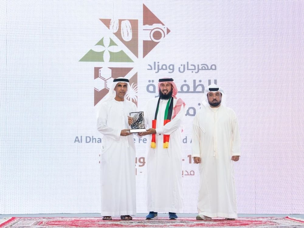 "الظفرة للتمور" يتوج الفائزين في مزاينة "الفرض" ومسابقات العسل