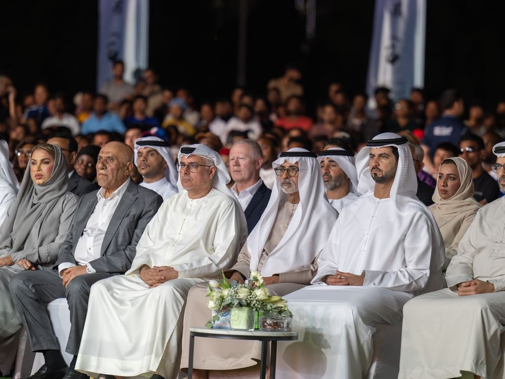 نهيان بن مبارك وعبد الرحمن العور يفتتحان احتفالية بمناسبة "اليوم العالمي للعمال"