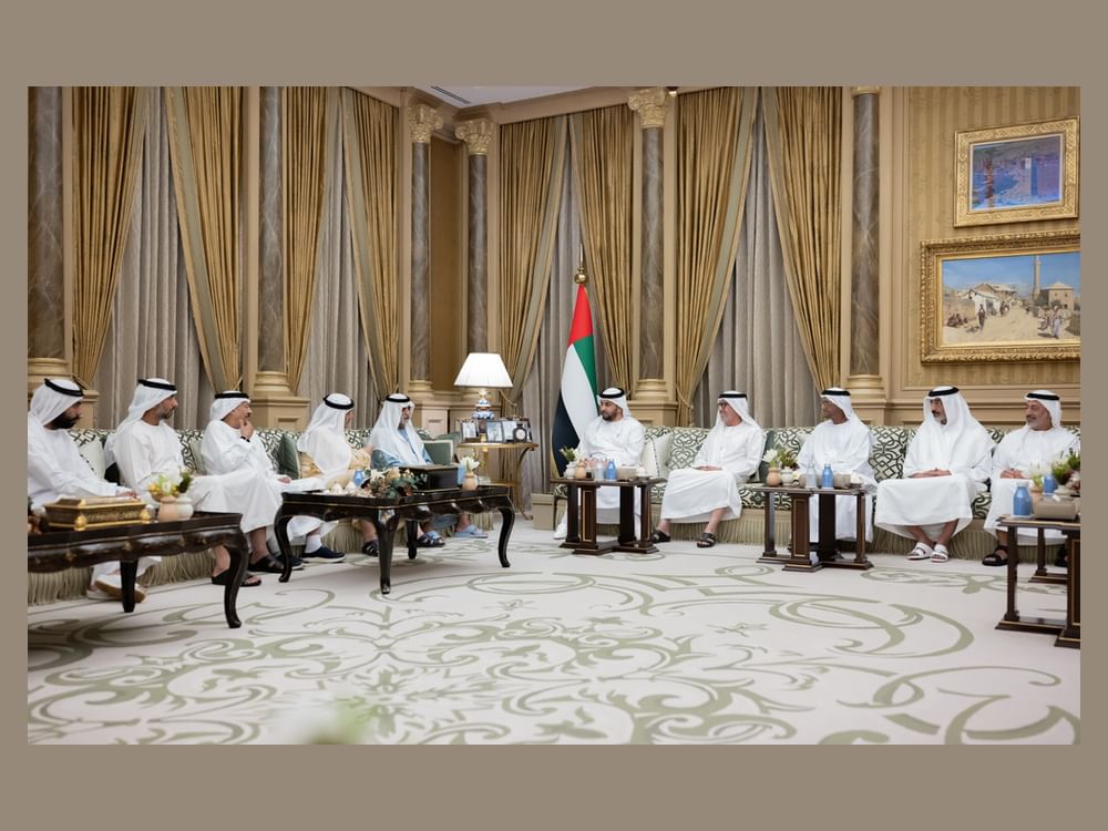 حمدان بن زايد يستقبل المهنئين بالعشر الأواخر من رمضان