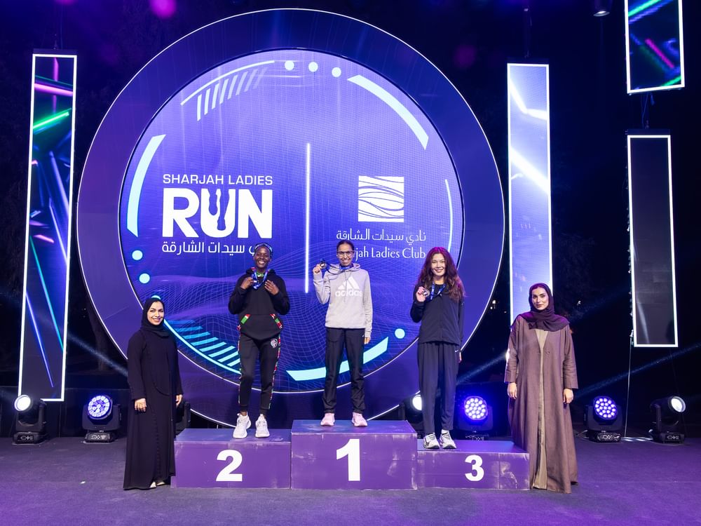 تتويج الفائزات بـ "فعالية جري سيدات الشارقة 2026 "