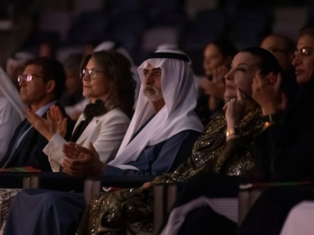 نهيان بن مبارك يشهد افتتاح مهرجان أبوظبي بأمسية موسيقية للأوركسترا الوطنية للإمارات 
