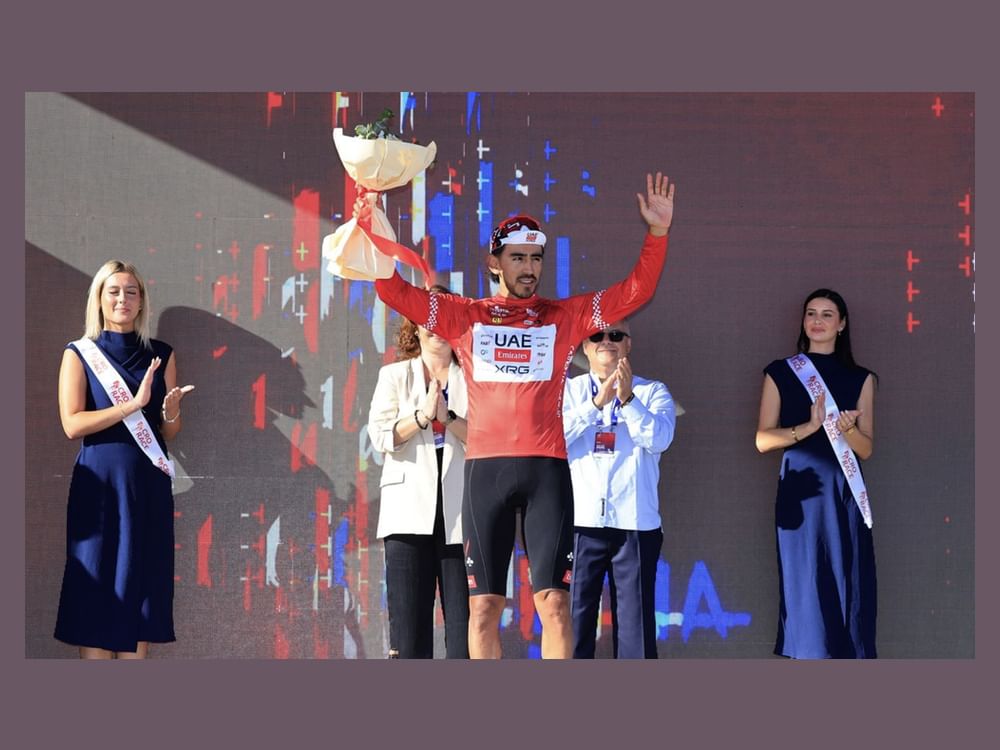 "مولانو" يقود فريق الإمارات للدراجات للفوز بالمرحلة الأولى من "كرو ريس"