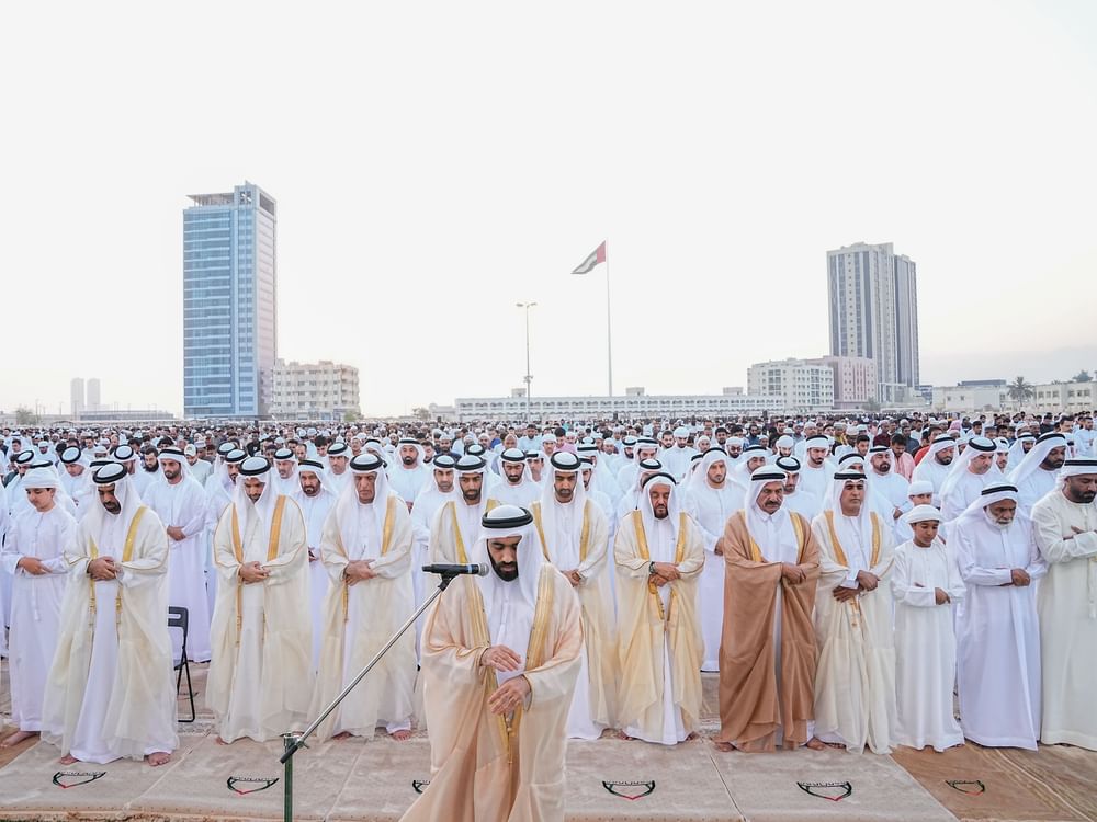 سعود بن صقر يؤدي صلاة عيد الأضحى المبارك بمصلّى العيد الكبير في خزام