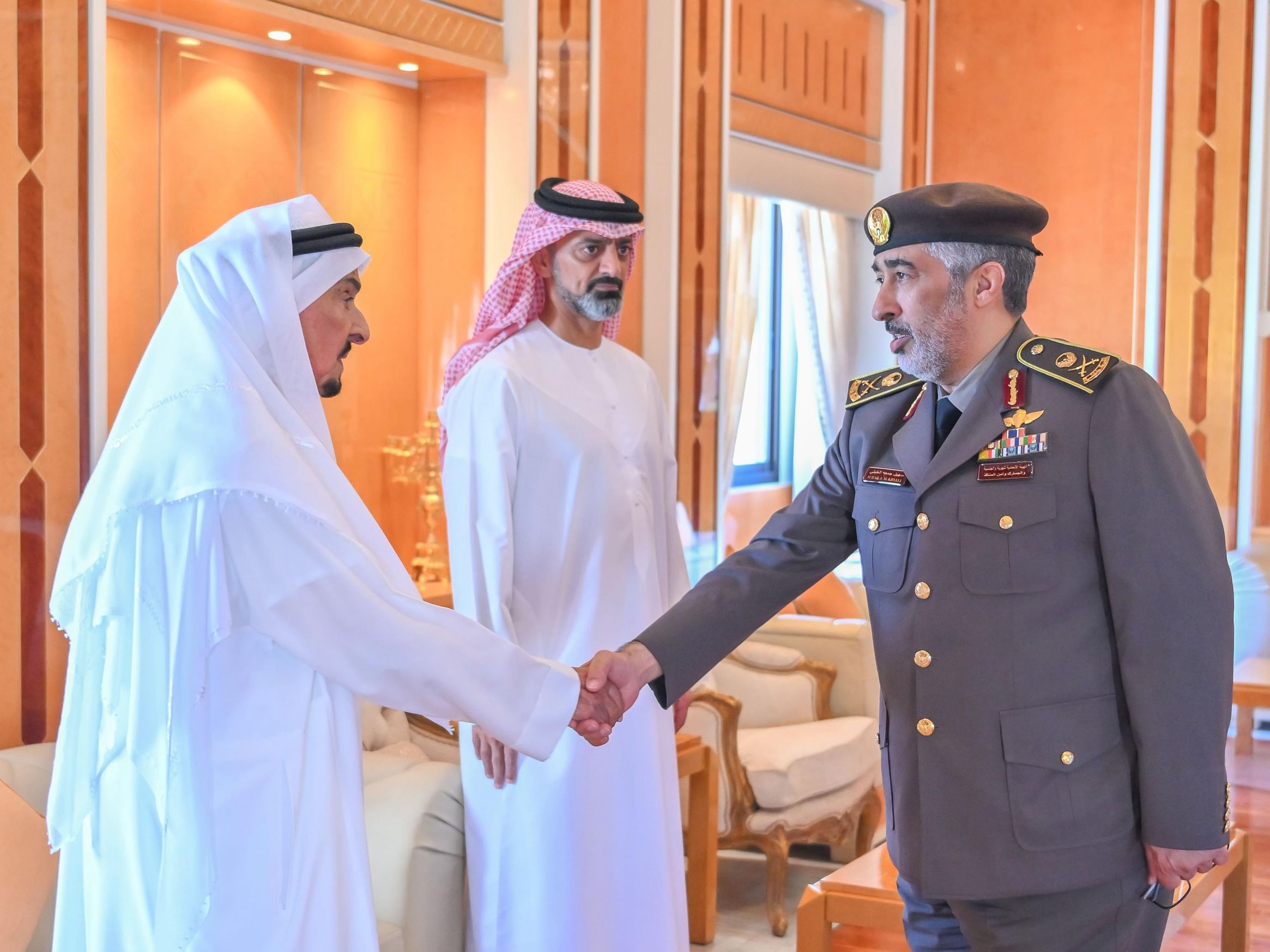 حميد بن راشد يطلع على إستراتيجيات "الهوية والجنسية والجمارك وأمن المنافذ"