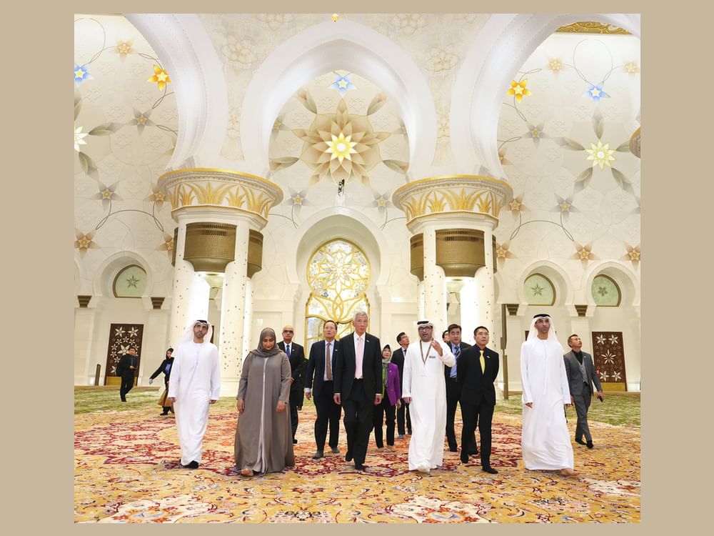 Prime Minister of Singapore visits Sheikh Zayed Grand Mosque