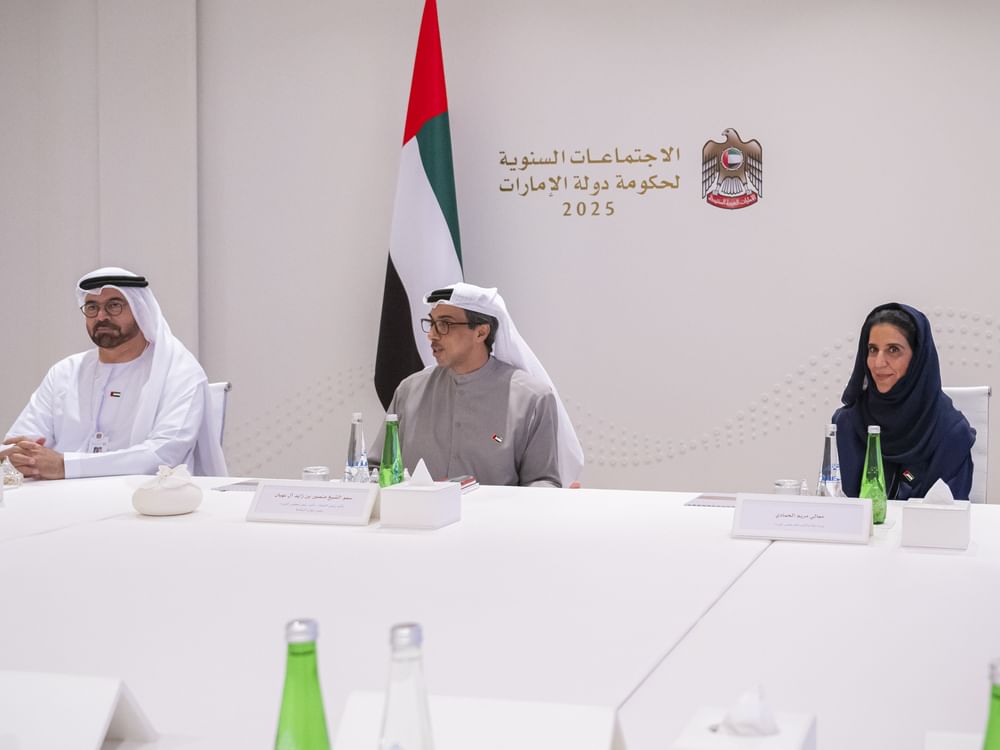 Mansour bin Zayed rencontre les secrétaires généraux des conseils exécutifs des Émirats arabes unis