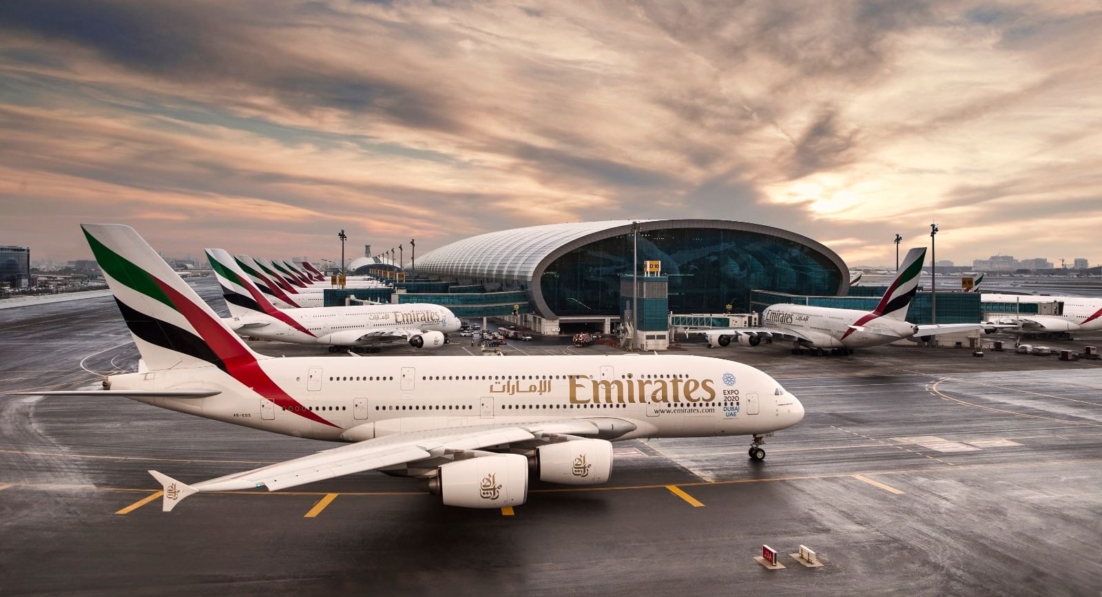 Международный аэропорт Дубая выпустил рекомендации для пассажиров..  Emirates приостановила регистрацию пассажиров, вылетающих из Дубая |  Информационное агентство Эмирейтс