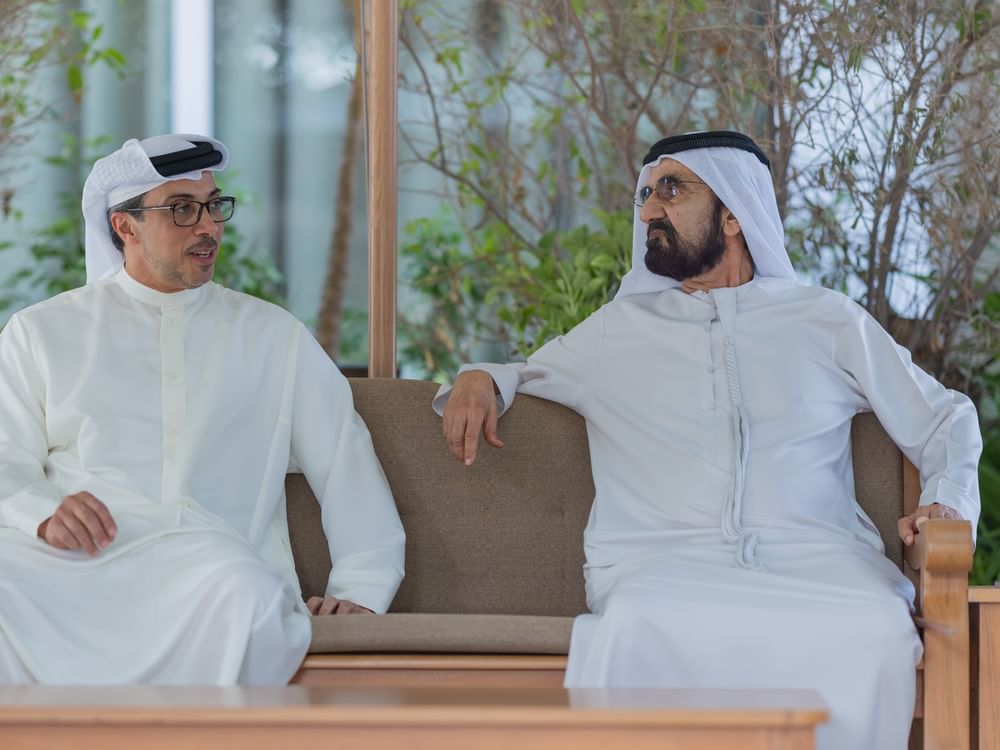 Mohammed bin Rashid se reúne con Mansour bin Zayed en Al Marmoom
