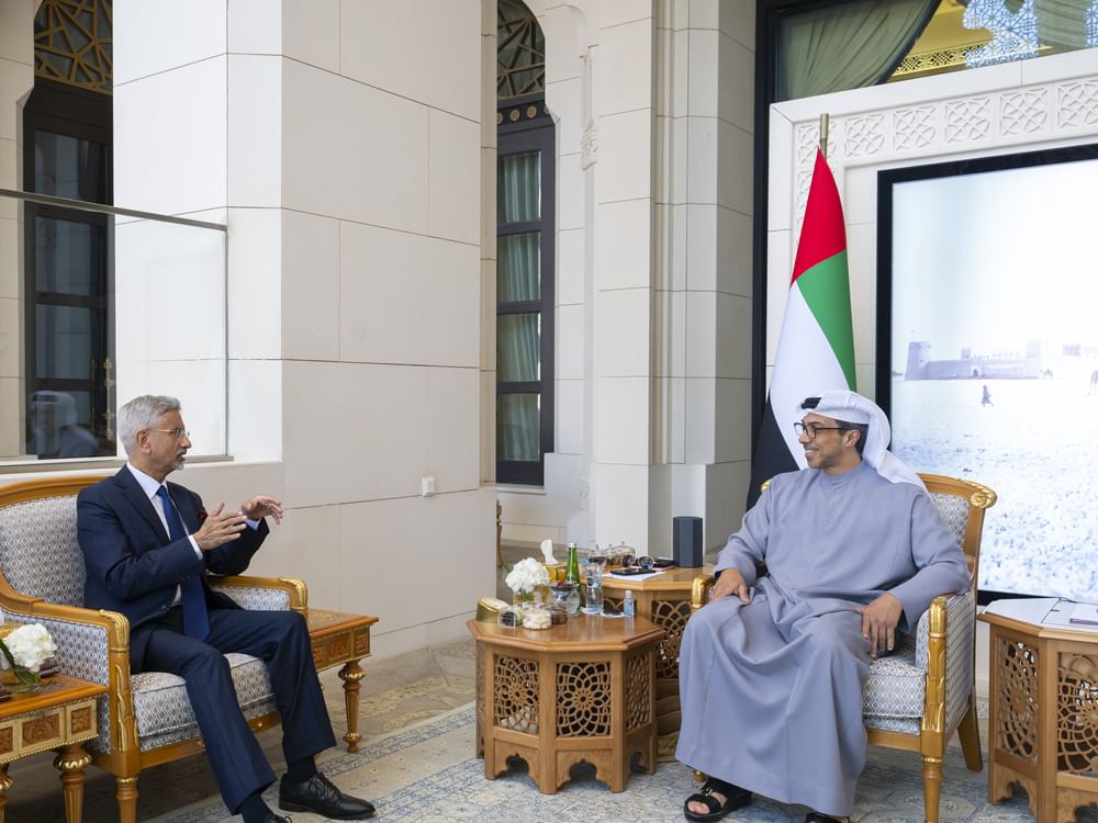 Mansour bin Zayed se reúne con el ministro de Asuntos Exteriores de la India