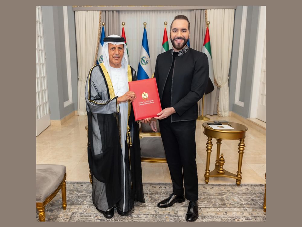 سفير الإمارات يقدم أوراق اعتماده إلى رئيس السلفادور