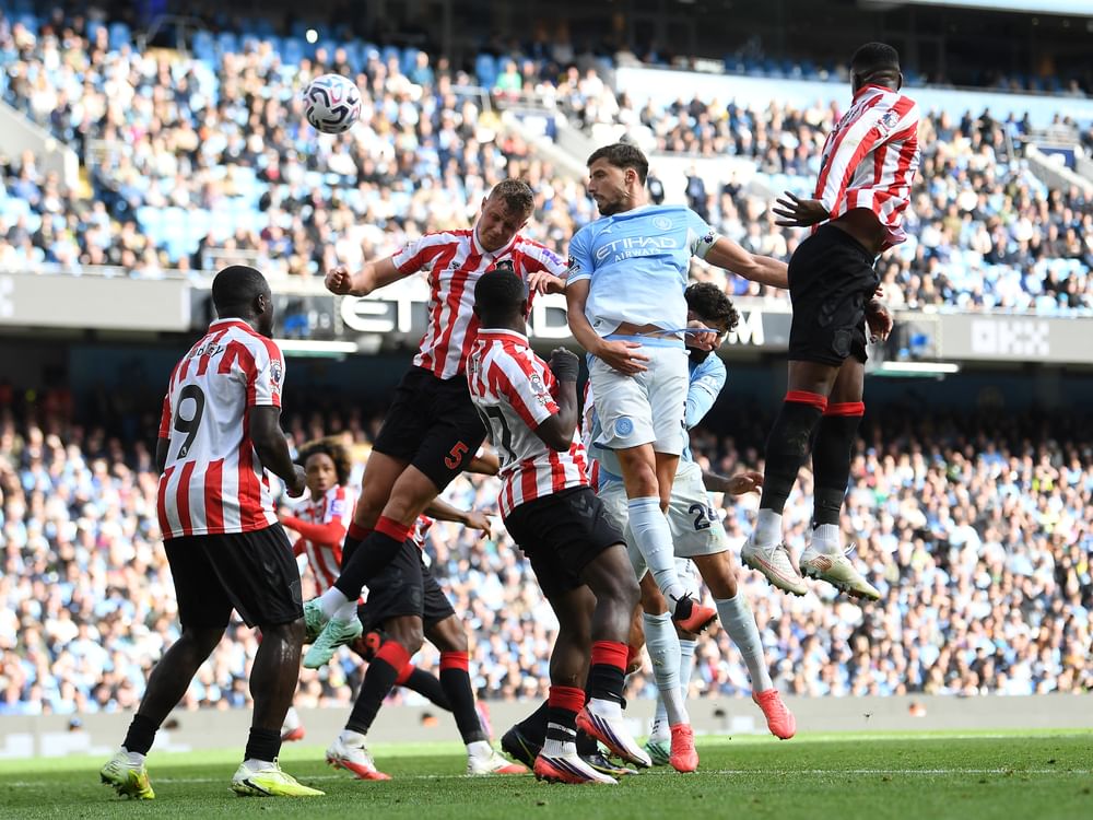 Manchester City beat Sunderland to take outright Premier League lead