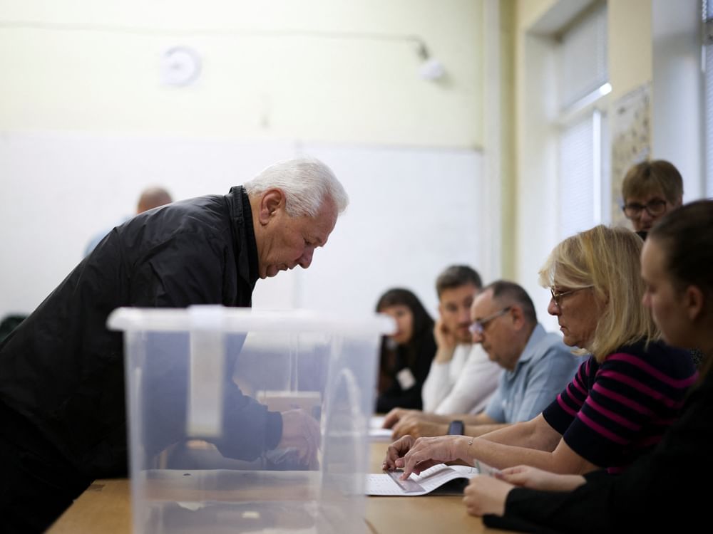 Bulgarians head to polls to elect new parliament