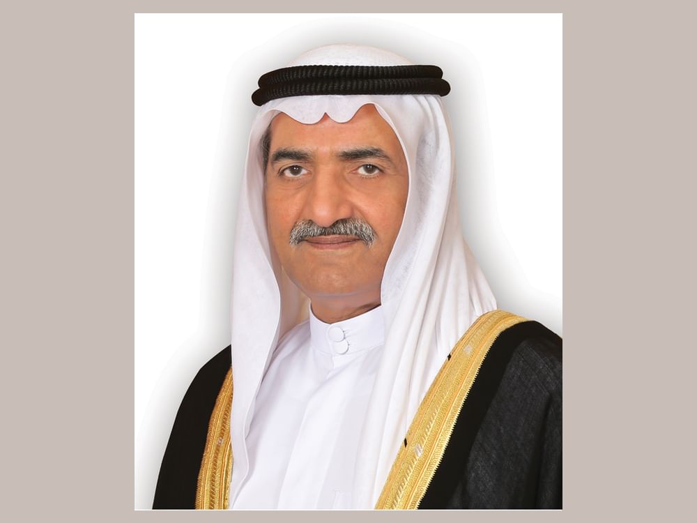 حمد الشرقي يؤدي صلاة عيد الفطر في جامع الشيخ زايد بالفجيرة .. ويستقبل المهنئين في اليومين الأول والثاني