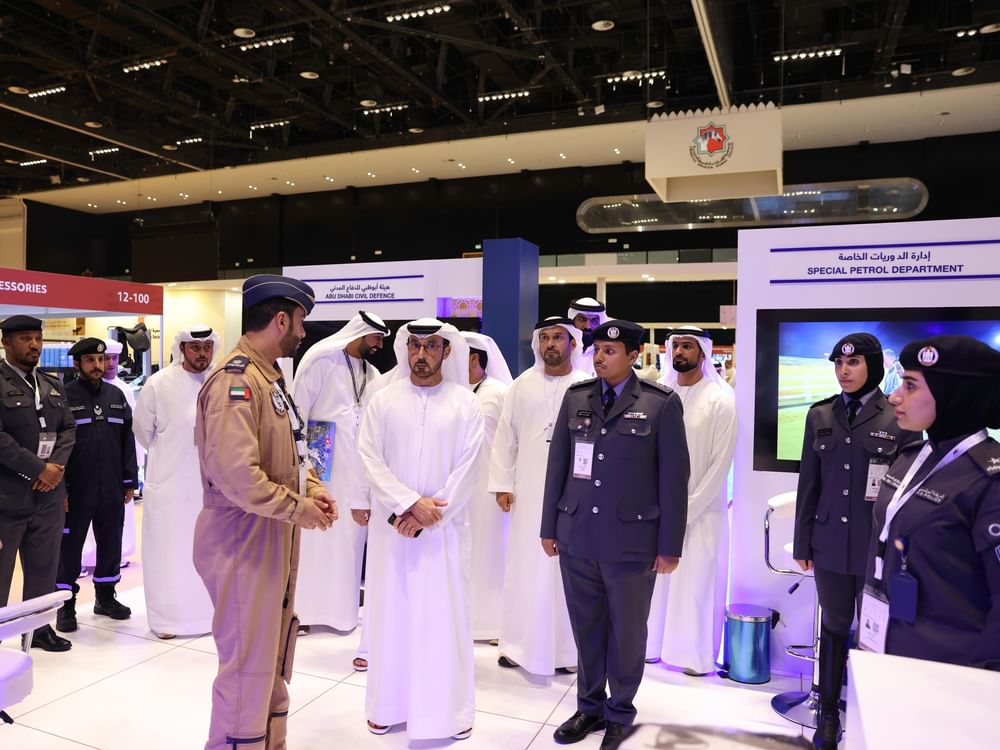 قائد عام شرطة أبوظبي يزور معرض "أبوظبي الدولي للصيد والفروسية 2025”