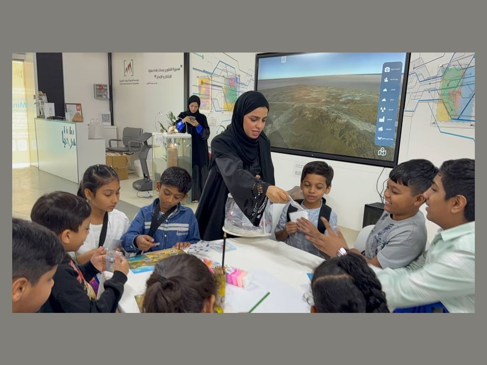 أكثر من 110 زائرين يطلعون على مختبر الابتكار التعديني في الفجيرة