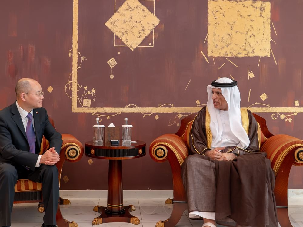 Saud bin Saqr receives Chinese Ambassador & Consul-General