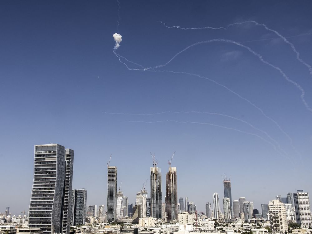 إيران وإسرائيل تشنان موجات من الهجمات المتبادلة صباح اليوم