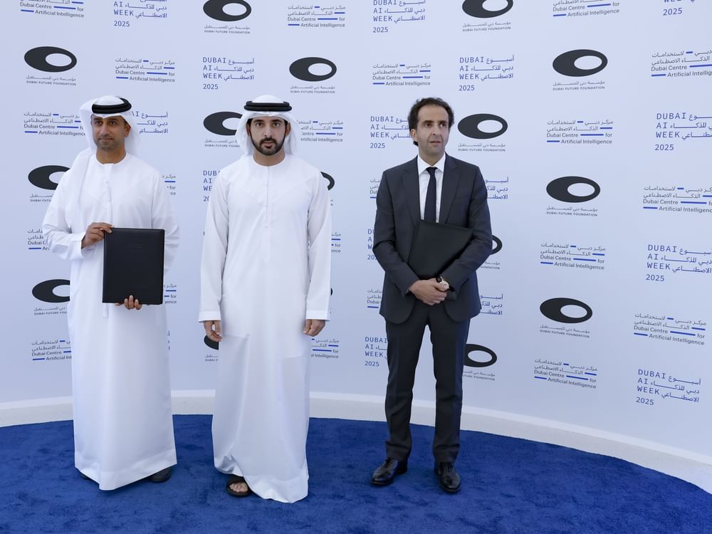 Hamdan bin Mohammed asiste al anuncio de un centro de datos ‘hyperscale’ valorado en 2.000 millones de dirhams durante la Dubai AI Week 2025