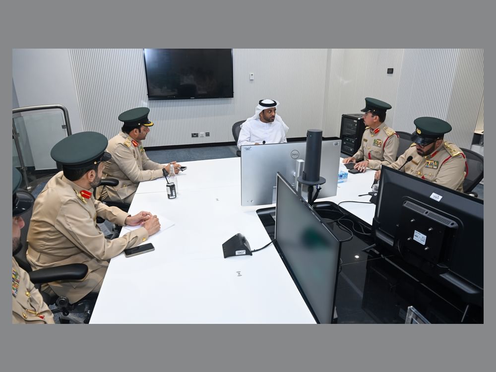نائب القائد العام لشؤون القطاع الجنائي في شرطة دبي يشيد بكفاءة مركز القيادة والسيطرة