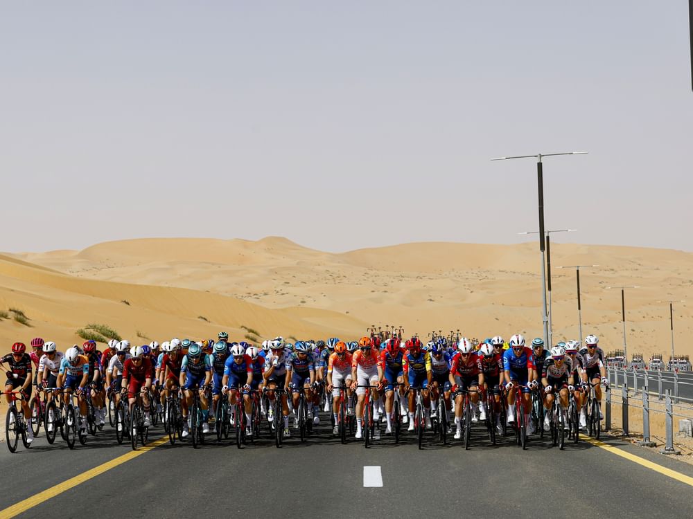 فريق "الإمارات إكس آر جي" ينافس بقوة على لقب طواف الإمارات