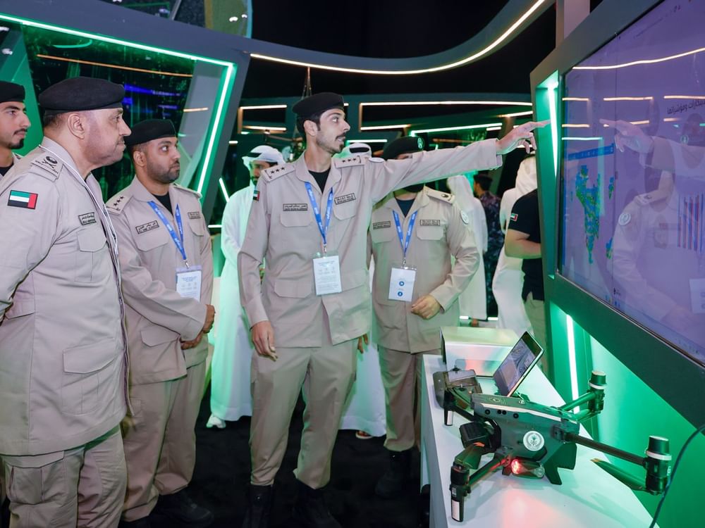 شرطة الشارقة تستعرض أحدث ابتكاراتها الأمنية والتقنية في معرض آيسنار 2026