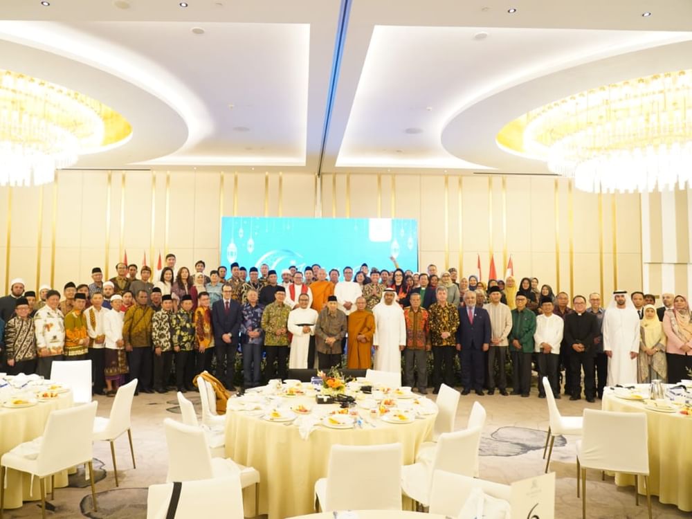 Muslim Council of Elders organises communal Iftar for religious leaders, figures in Indonesia