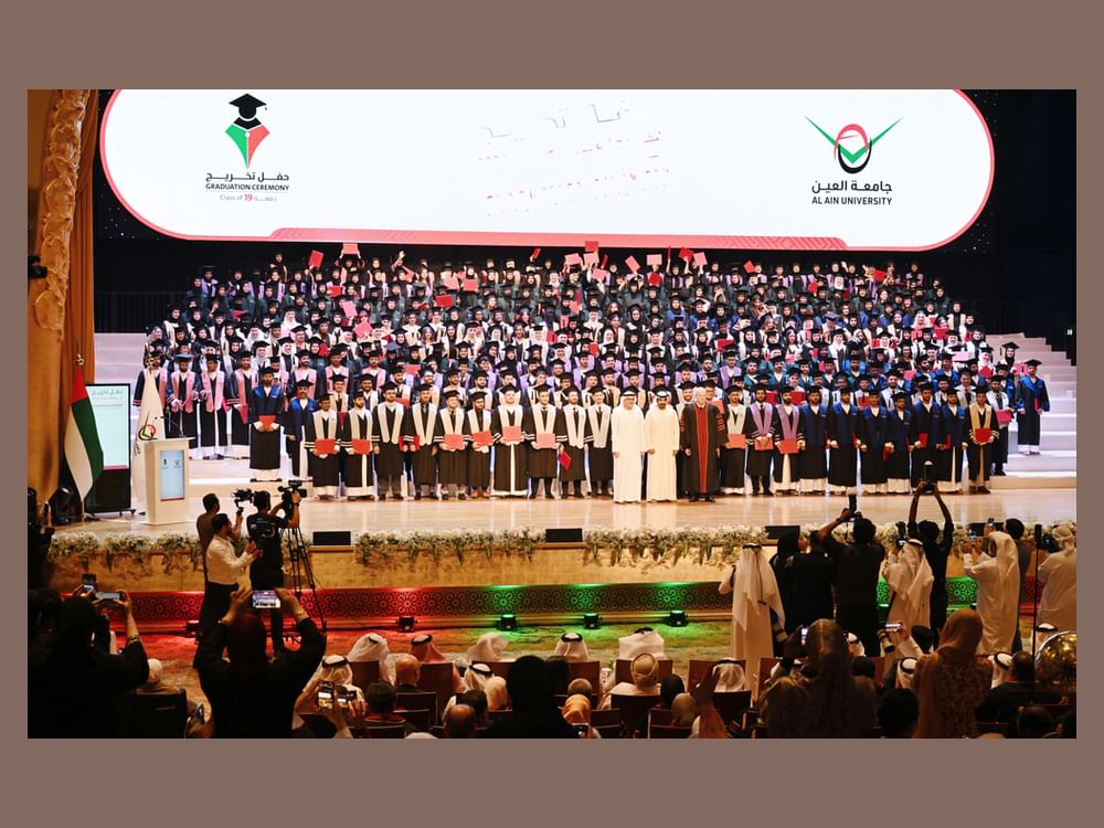 جامعة العين تحتفل بتخريج الدفعة الـ/19/ من طلابها