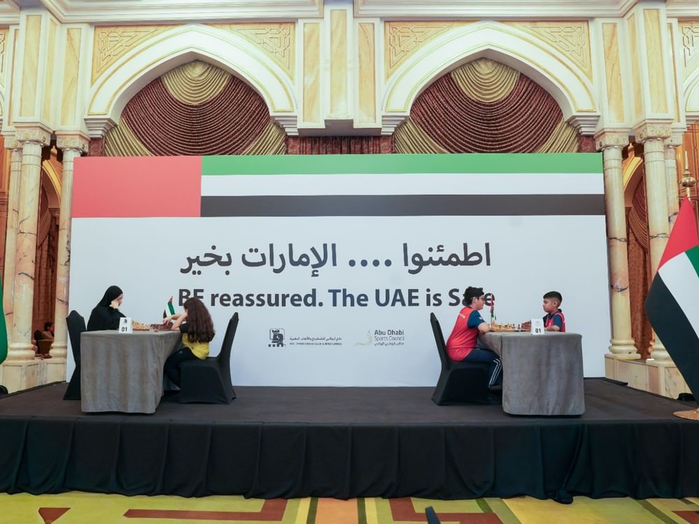 100 لاعب ولاعبة يتنافسون في بطولة أبوظبي للشطرنج