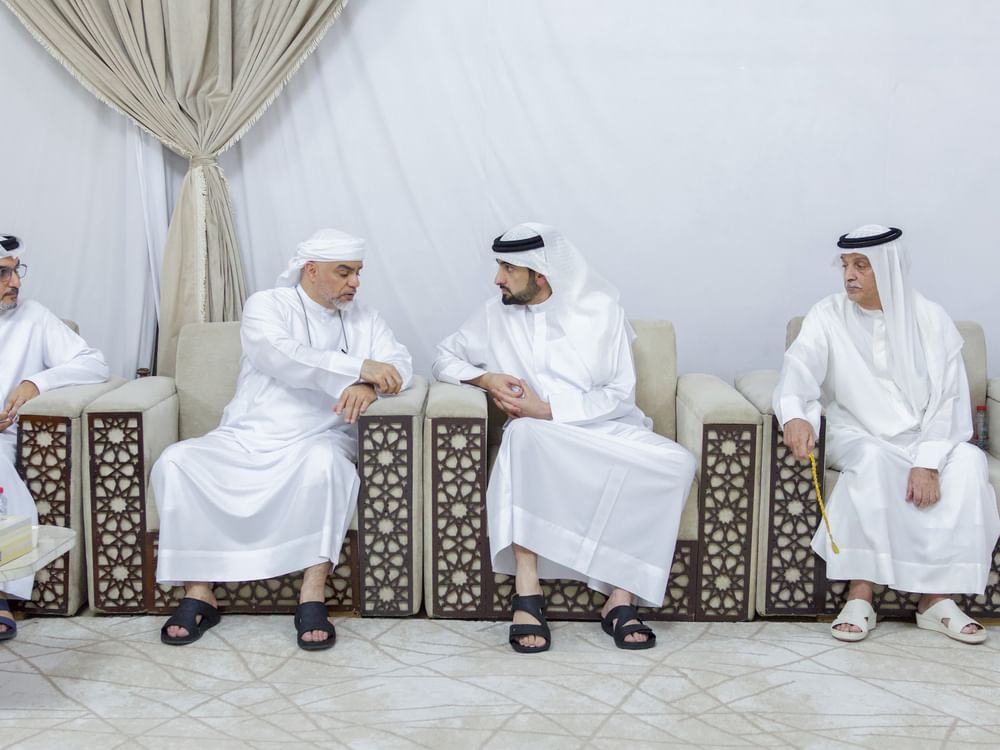 أحمد بن محمد يقدم واجب العزاء في وفاة جاسم محمد رسول رئيسي