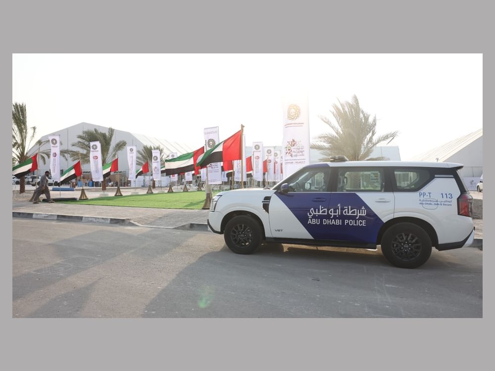 شرطة أبوظبي تشارك في مهرجان الظفرة للتمور