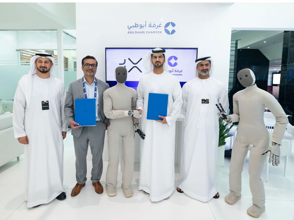 اتفاقية تعاون لـ "غرفة أبوظبي" تهدف لتوظيف الأنظمة الذكية في قطاعي الصناعة والطاقة