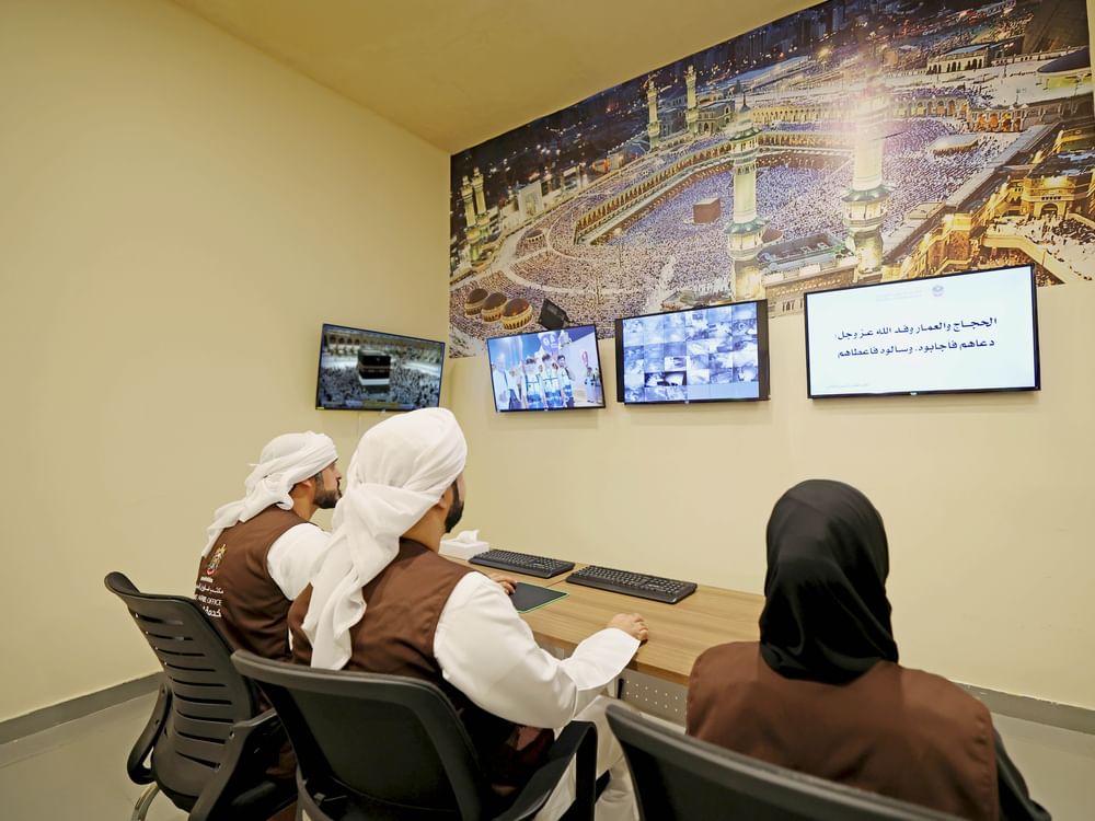الخدمات الذكية تيسر أداء حجاج الإمارات مناسكهم 