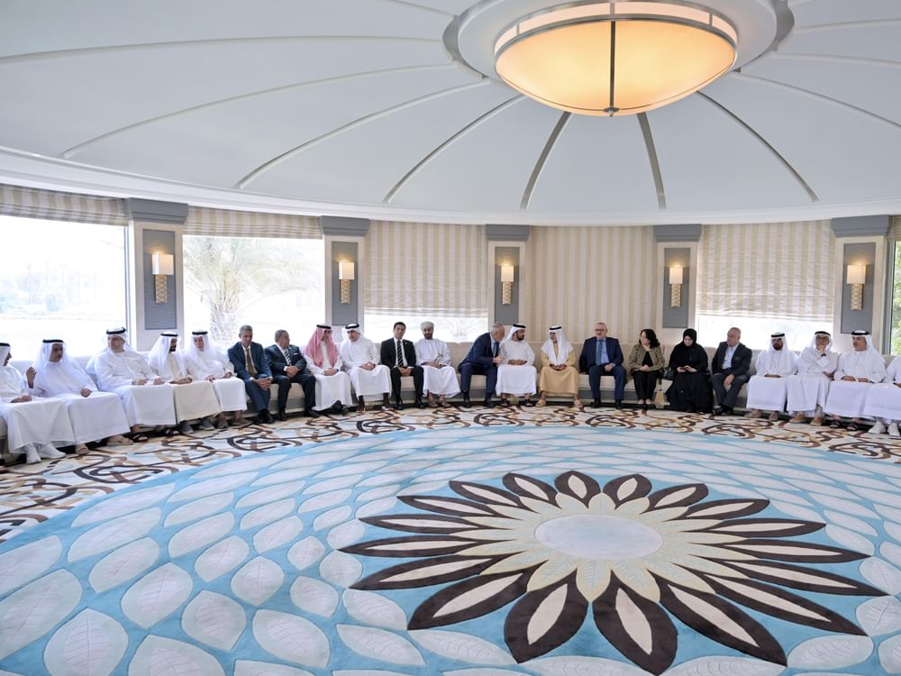 نهيان بن مبارك يستقبل وفدا من البرلمان العربي