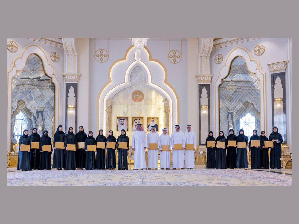 عمار بن حميد يستقبل أوائل الثانوية العامة في عجمان ويؤكد أن تفوقهم رصيد لمستقبل الوطن