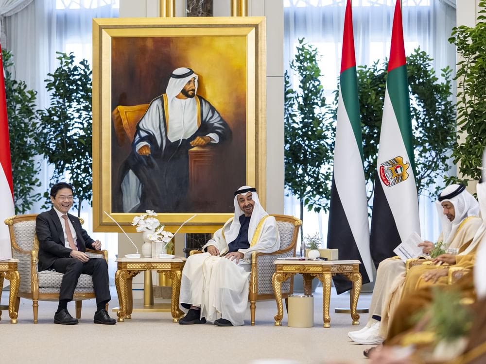 UAE President and Singapore Prime Minister discuss expanding bilateral cooperation