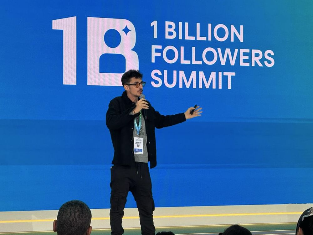 قمة المليار تبرز دور منصات التواصل في بناء المسارات المهنية