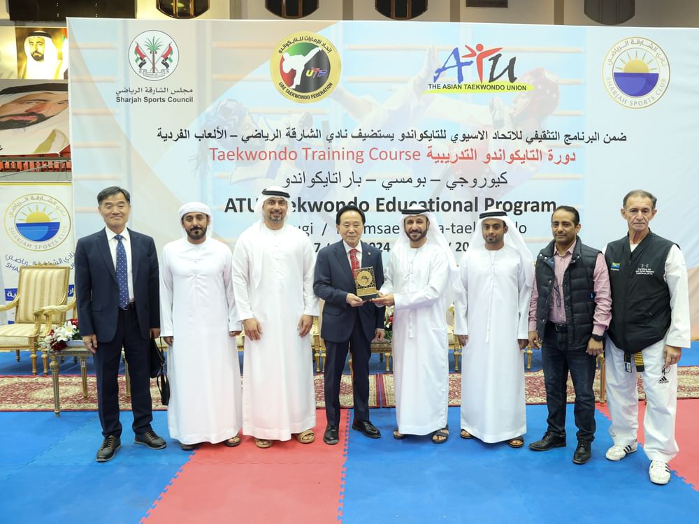 رئيس الاتحاد الآسيوي يفتتح دورة التايكواندو التدريبية بنادي الشارقة