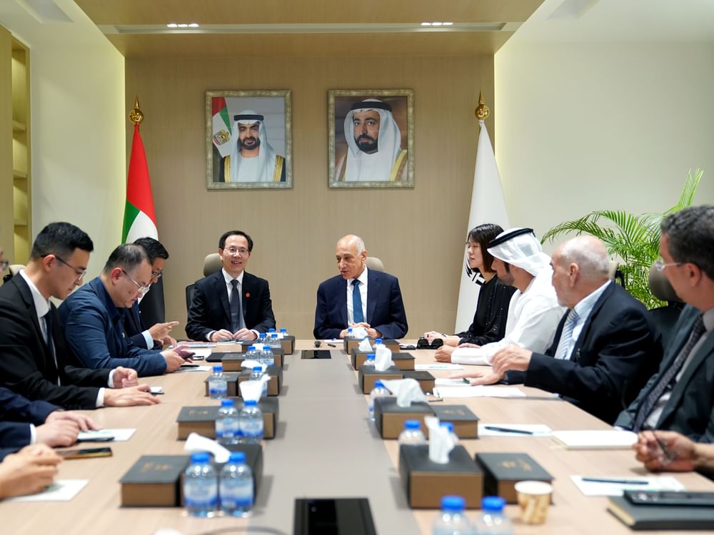 تعاون أكاديمي بين جامعتي الشارقة و علوم الإلكترونيات والتكنولوجيا الصينية 