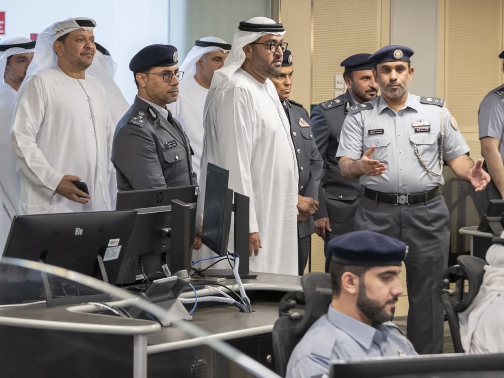 محمد بن حمدان بن زايد يزور مديرية شرطة العين ويطَّلع على سير العمل 