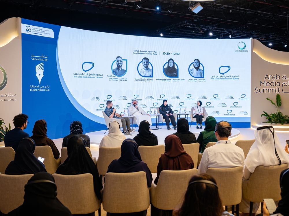 قمة رواد التواصل الاجتماعي العرب.. جلسة "نكهات شبابية وشغف وصل للعالمية"