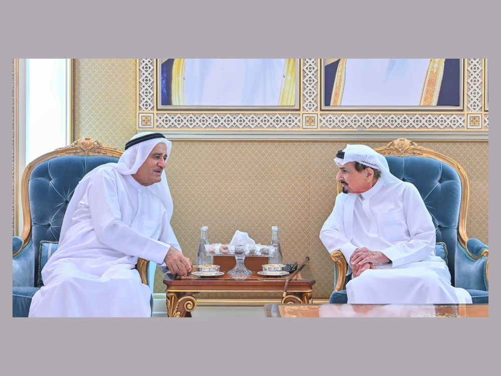 حاكم عجمان وولي عهده يتقبلان تهاني كبار المسؤولين وجموع المواطنين بالشهر الفضيل