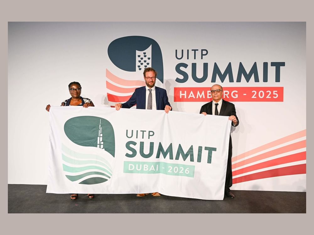 La RTA reçoit le drapeau officiel pour accueillir le Sommet mondial des transports publics de l’UITP en 2026