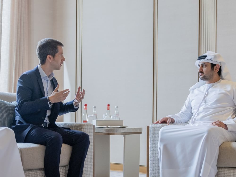 Maktoum bin Mohammed se reúne com presidente e diretor de operações da Crypto.com