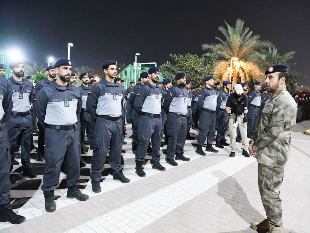 قائد عام شرطة أبوظبي يزور قطاع المهام الخاصة ويطلع على مستوى جاهزيته